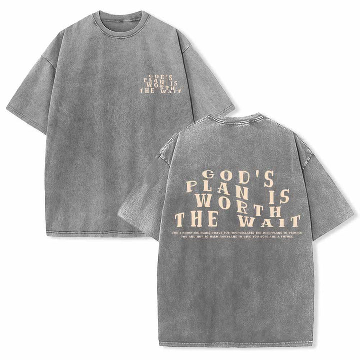 Christianartworkshop Gottes Plan ist das Warten wert – Vorderseite: Mini-Stapeltext; Rückseite: Bogen, große Schriftart; beidseitig gewaschenes T-Shirt - Grau - 5XL - image 3