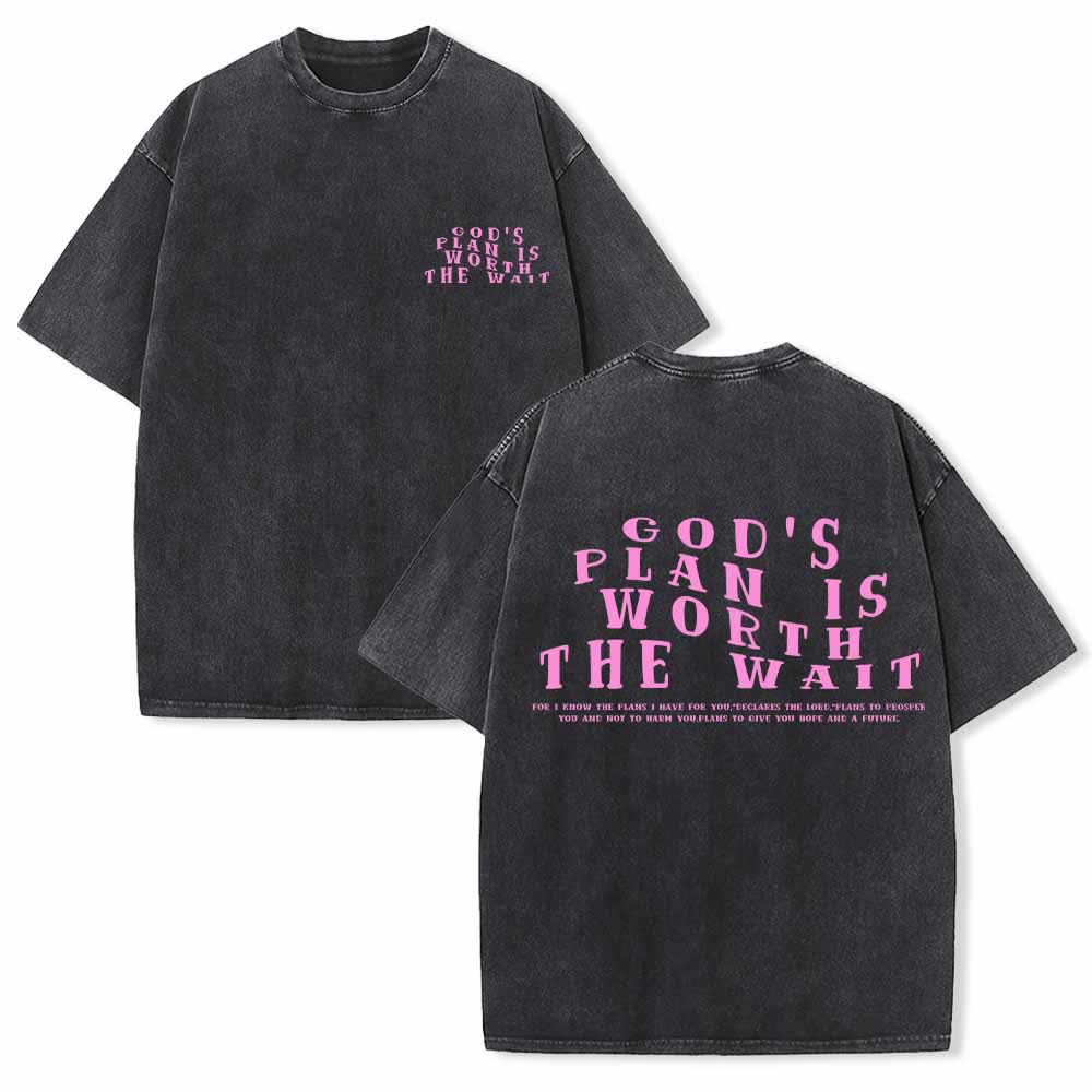 Christianartworkshop Gottes Plan ist das Warten wert – Vorderseite: Mini-Stapeltext; Rückseite: Bogen, große Schriftart; beidseitig gewaschenes T-Shirt - Schwarz - 5XL - image 9