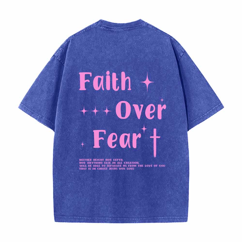Christianartworkshop Glaube statt Angst – Sternenkreuz-Akzent vorne, Mini-Print hinten, großer Text, beidseitig gewaschenes T-Shirt - image 1