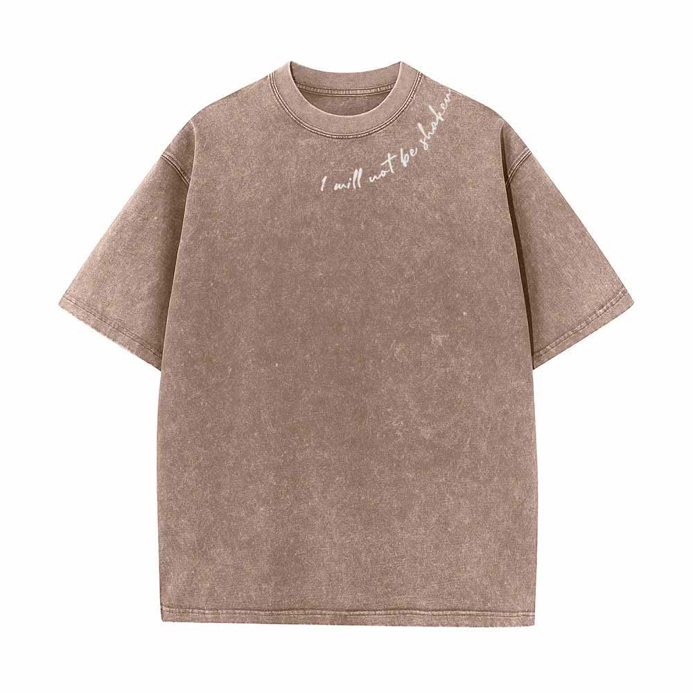 Christianartworkshop „Ich werde nicht erschüttert werden“ – Schräge Schulterpartie, Schriftzug vorne, mehrfarbige Buchstaben in Blasenform hinten, Psalm 16,8 – doppelseitig gewaschenes T-Shirt - image 8