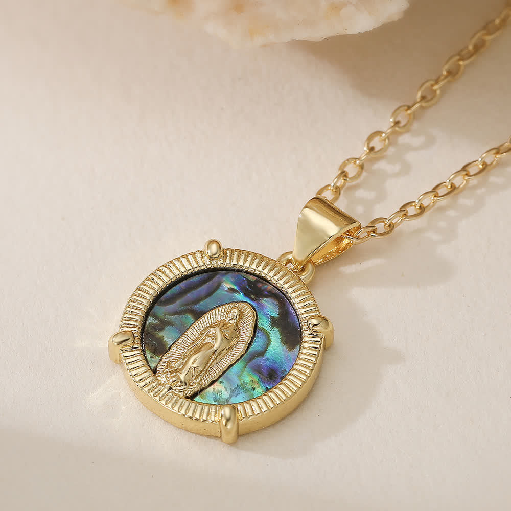 Christianartworkshop Vintage-Halskette mit geprägter, runder Jungfrauenmünze und mehrfarbig eingelegtem Sockel: Symbol für zärtlichen himmlischen Schutz - Mehrfarbig - image 0