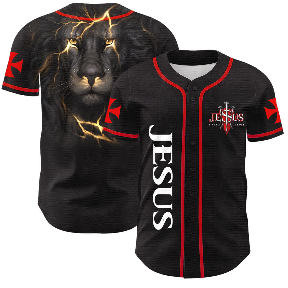 Christianartworkshop Vorderseite Vertikales Jesus-Nagelkreuz-Emblem Rückseite Blitz Löwe von Juda Porträt Button-Up Baseball-Trikot - Rot - 5XL - image 0