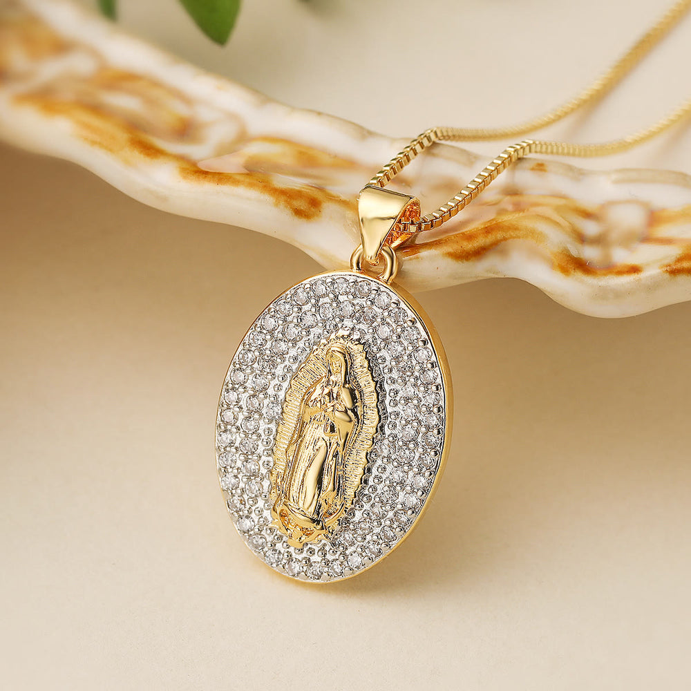 Christianartworkshop Funkelnde Medaillonkette mit Guadalupe und dem Heiligen Christophorus: Talisman für sichere Reisen und mütterlichen Segen - Unsere Liebe Frau von Guadalupe - image 1
