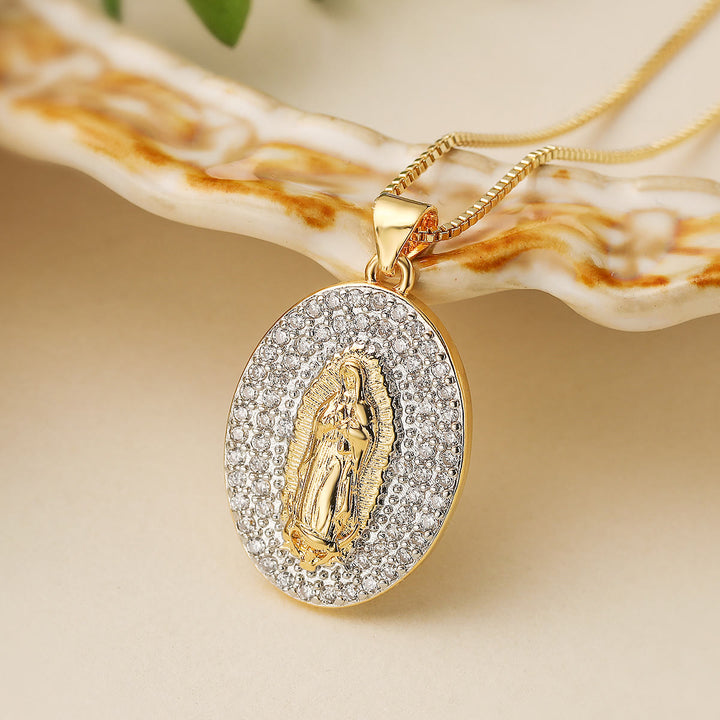 Christianartworkshop Funkelnde Medaillonkette mit Guadalupe und dem Heiligen Christophorus: Talisman für sichere Reisen und mütterlichen Segen - Unsere Liebe Frau von Guadalupe - image 1