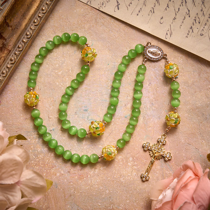 Christianartworkshop Rosenkranz aus grünem Katzenaugenstein mit floralen Glasperlen: Symbol für strahlende himmlische Segnungen - image 2