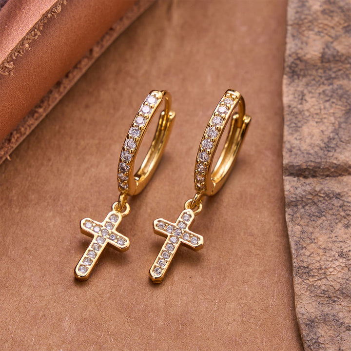 Christianartworkshop Funkelnde Pavé-Ohrringe mit Kreuzanhänger: Symbol für sanften, himmlischen Schutz - image 2