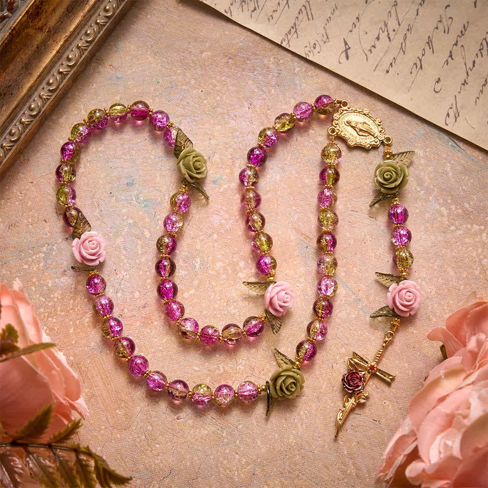 Christianartworkshop Rosenkranz aus rosa und grünen, facettierten Glasperlen mit Crackle-Effekt und Rosenmotiven, Marienkreuz - image 4