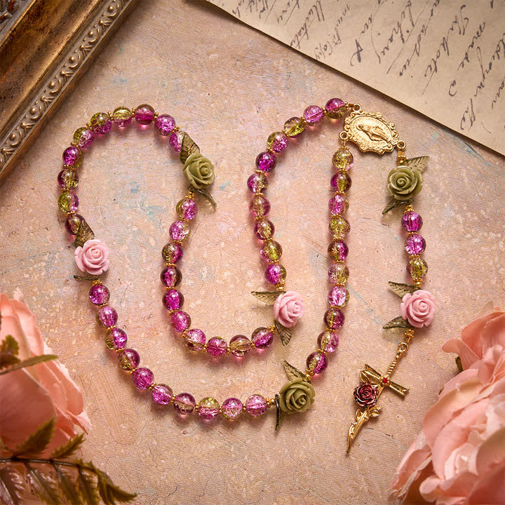 Christianartworkshop Rosenkranz aus rosa und grünen, facettierten Glasperlen mit Crackle-Effekt und Rosenmotiven, Marienkreuz - image 4