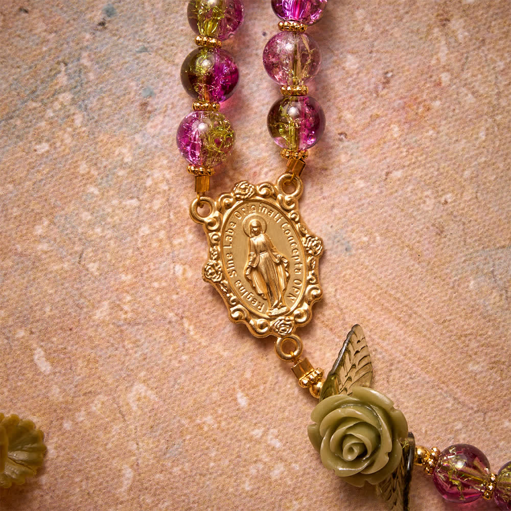 Christianartworkshop Rosenkranz aus rosa und grünen, facettierten Glasperlen mit Crackle-Effekt und Rosenmotiven, Marienkreuz - image 7