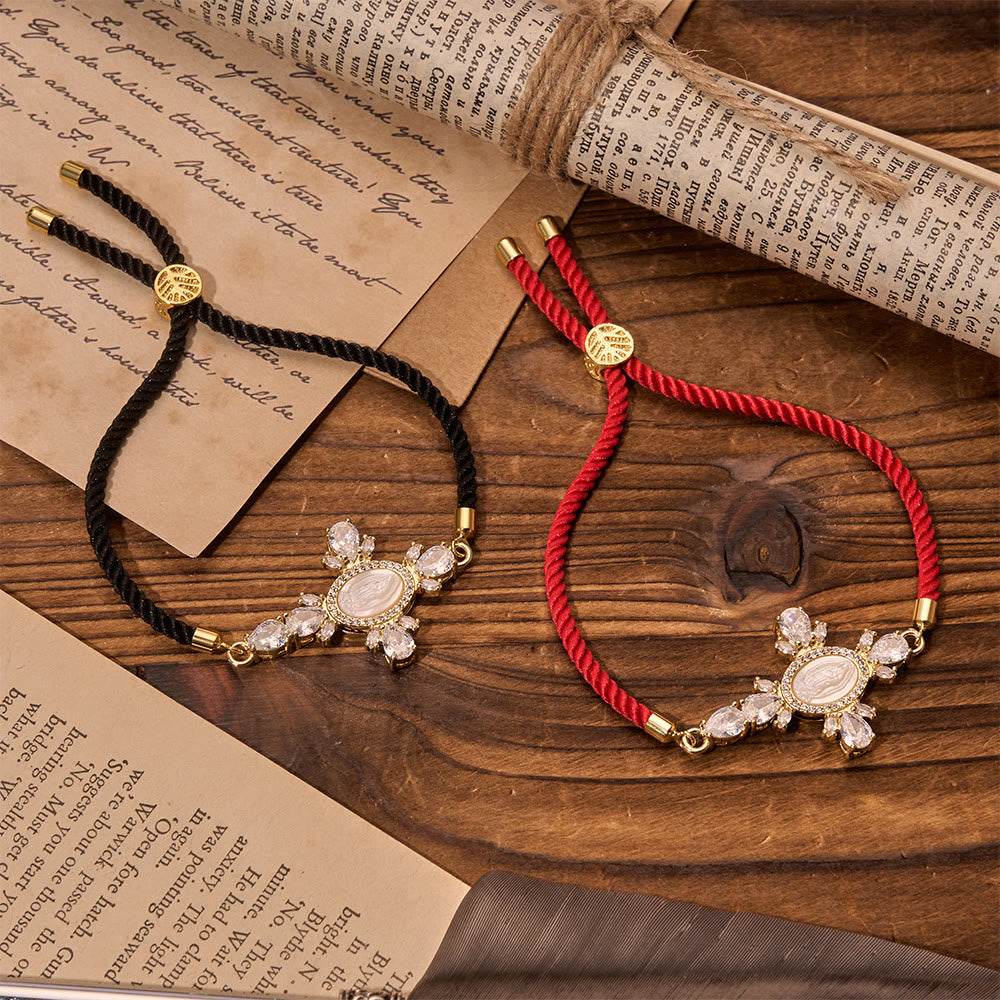 Christianartworkshop Geflochtenes Kordelarmband mit juwelenbesetztem Kreuz und Porträt der Jungfrau Maria: Symbol mütterlicher himmlischer Barmherzigkeit - image 0