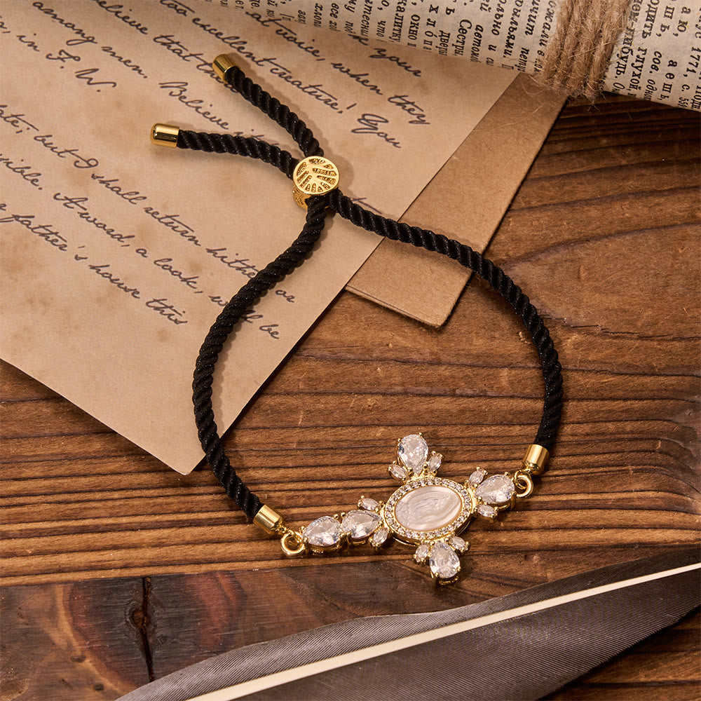 Christianartworkshop Geflochtenes Kordelarmband mit juwelenbesetztem Kreuz und Porträt der Jungfrau Maria: Symbol mütterlicher himmlischer Barmherzigkeit - Schwarz - image 2