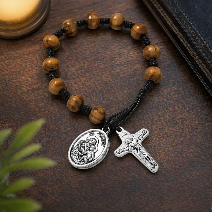 Christianartworkshop Handgeknüpfter Rosenkranz aus Holzperlen mit St.-Josephs-Medaille und Kruzifix: Symbol des himmlischen Schutzes der Familie - image 6