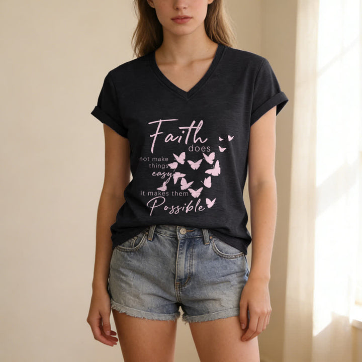 Christianartworkshop Glaube macht die Dinge nicht einfach – Lässiges T-Shirt mit Schmetterlingsbuchstaben-Print und V-Ausschnitt - image 13