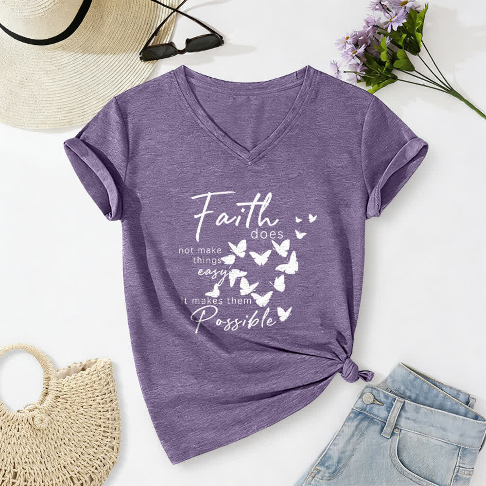 Christianartworkshop Glaube macht die Dinge nicht einfach – Lässiges T-Shirt mit Schmetterlingsbuchstaben-Print und V-Ausschnitt - Lila - 2XL - image 16