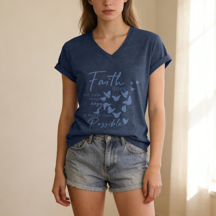 Christianartworkshop Glaube macht die Dinge nicht einfach – Lässiges T-Shirt mit Schmetterlingsbuchstaben-Print und V-Ausschnitt - image 9