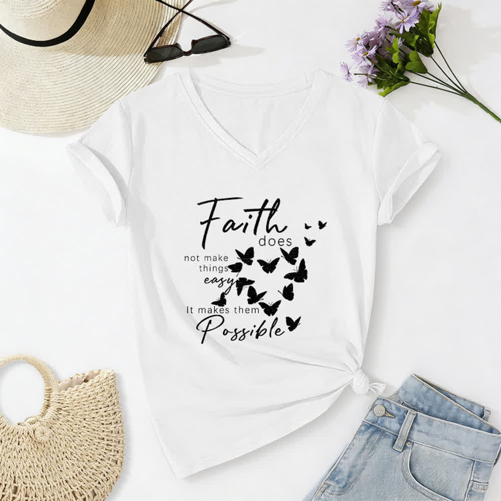 Christianartworkshop Glaube macht die Dinge nicht einfach – Lässiges T-Shirt mit Schmetterlingsbuchstaben-Print und V-Ausschnitt - Weiß - 2XL - image 2
