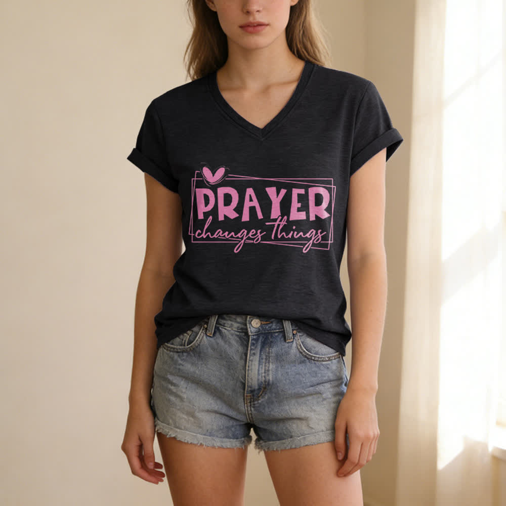 Christianartworkshop Lässiges T-Shirt mit V-Ausschnitt und Herzmotiv „Gebet verändert Dinge“ - image 13