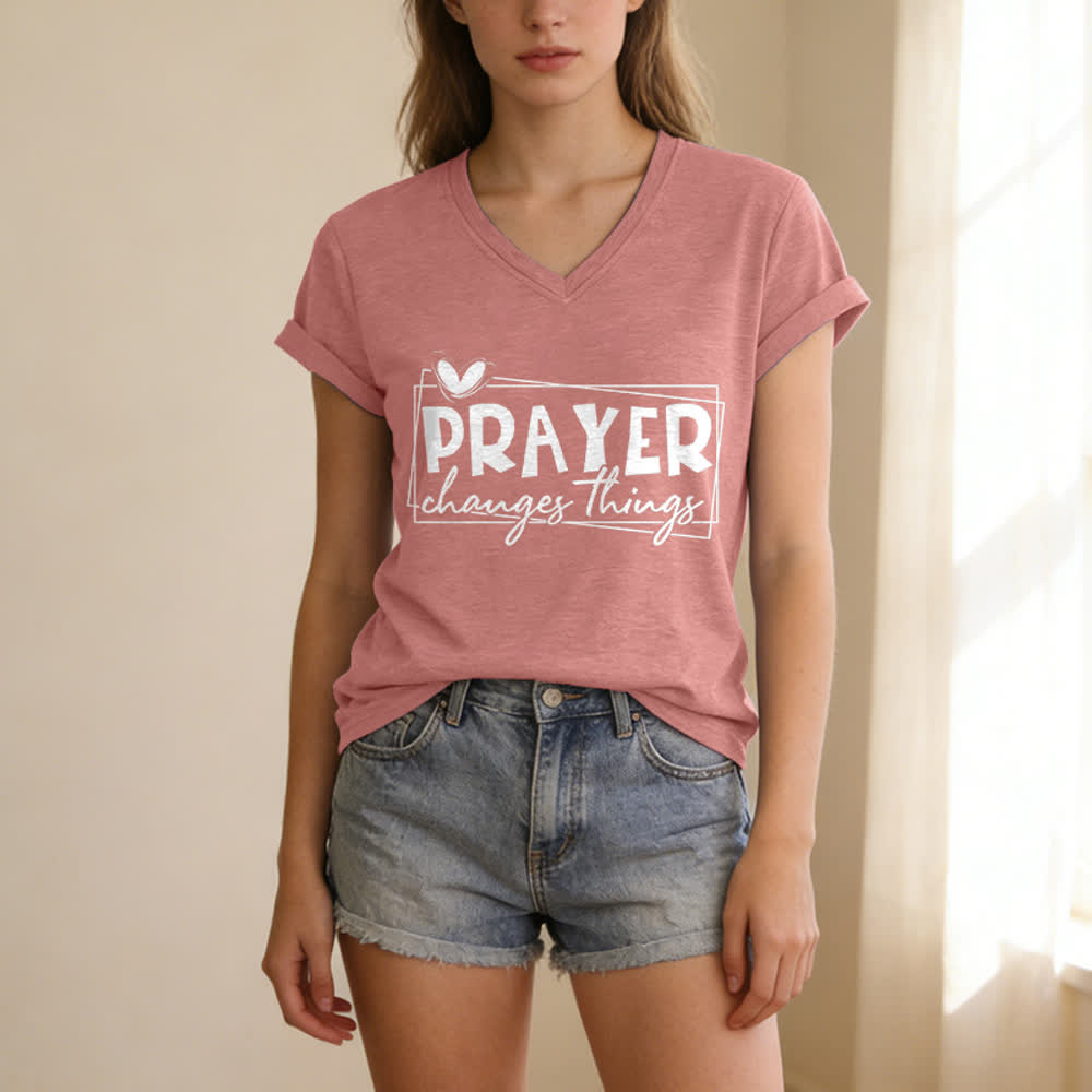 Christianartworkshop Lässiges T-Shirt mit V-Ausschnitt und Herzmotiv „Gebet verändert Dinge“ - image 19