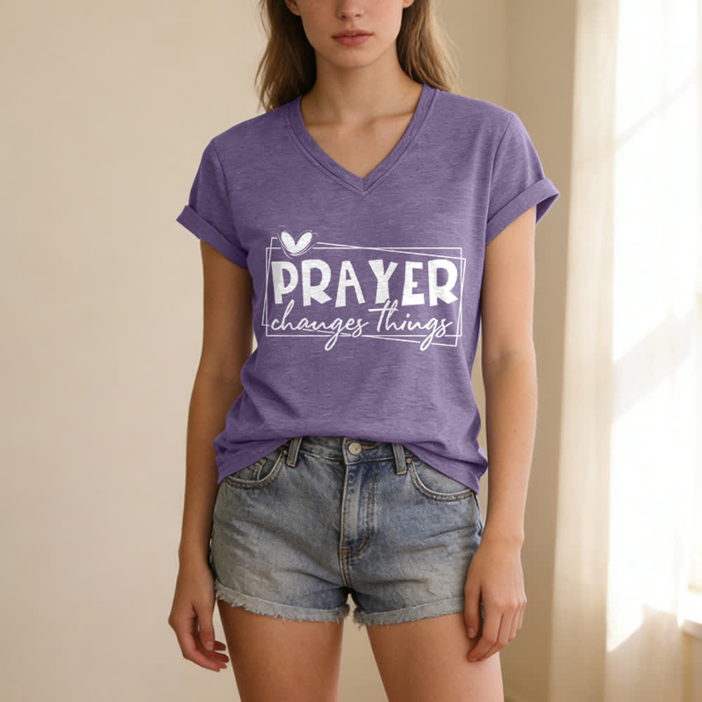 Christianartworkshop Lässiges T-Shirt mit V-Ausschnitt und Herzmotiv „Gebet verändert Dinge“ - image 17