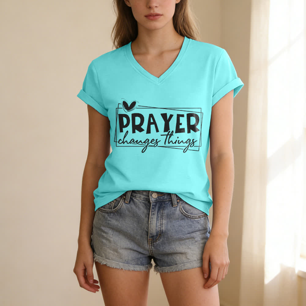 Christianartworkshop Lässiges T-Shirt mit V-Ausschnitt und Herzmotiv „Gebet verändert Dinge“ - image 21