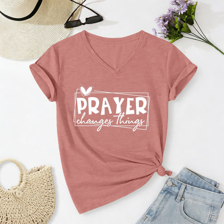 Christianartworkshop Lässiges T-Shirt mit V-Ausschnitt und Herzmotiv „Gebet verändert Dinge“ - Hellrosa - 2XL - image 18