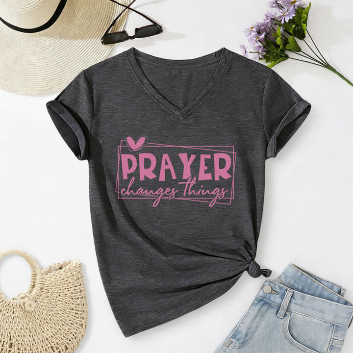 Christianartworkshop Lässiges T-Shirt mit V-Ausschnitt und Herzmotiv „Gebet verändert Dinge“ - Dunkelgrau - 2XL - image 0