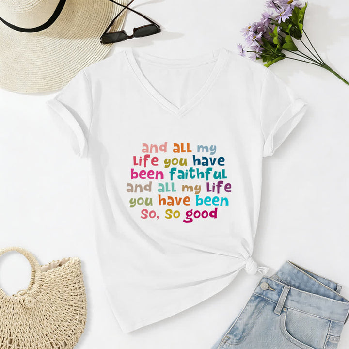 Christianartworkshop Und mein ganzes Leben lang warst du treu – Buntes T-Shirt mit Buchstabenprint und V-Ausschnitt - Weiß - 2XL - image 2
