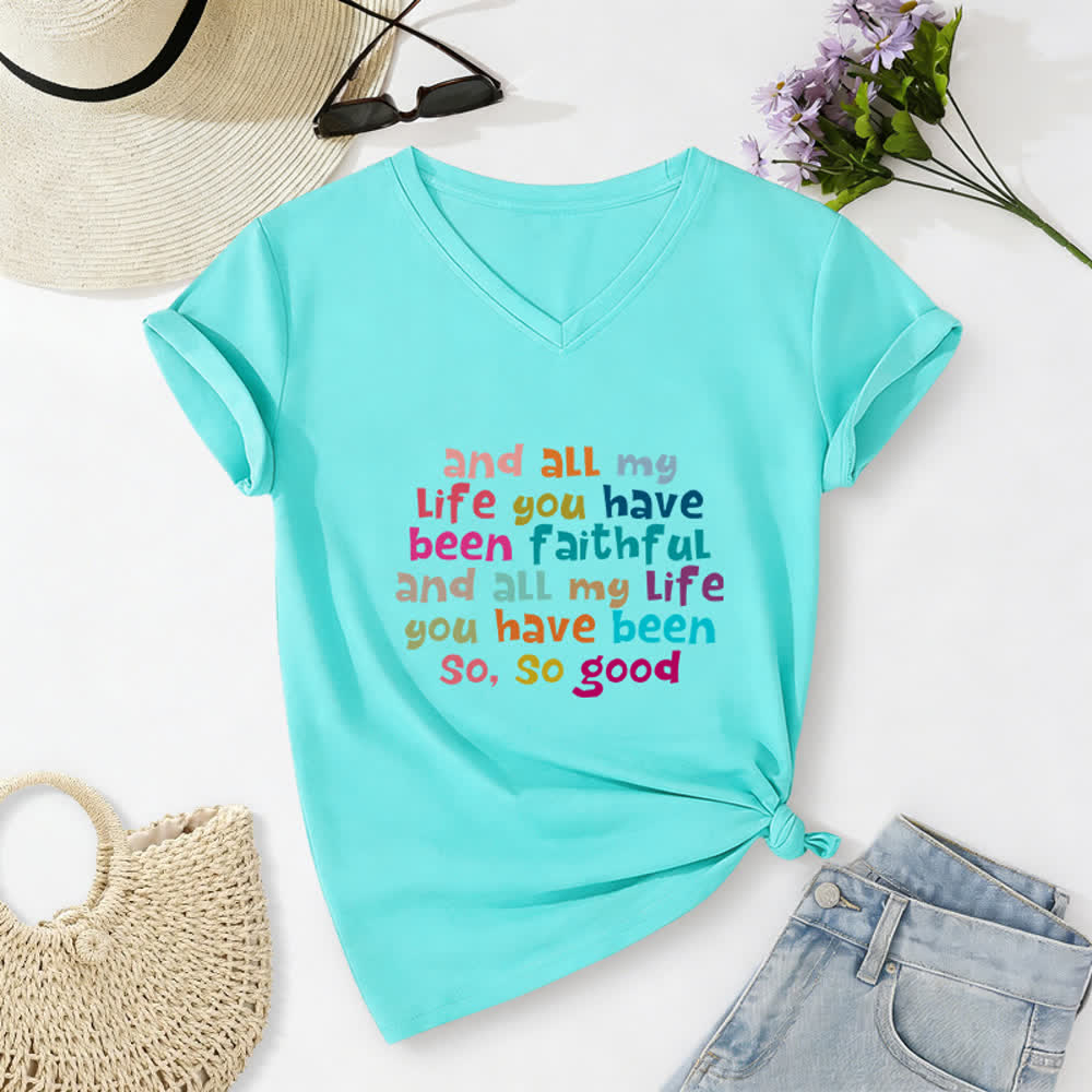 Christianartworkshop Und mein ganzes Leben lang warst du treu – Buntes T-Shirt mit Buchstabenprint und V-Ausschnitt - Himmelblau - 2XL - image 20