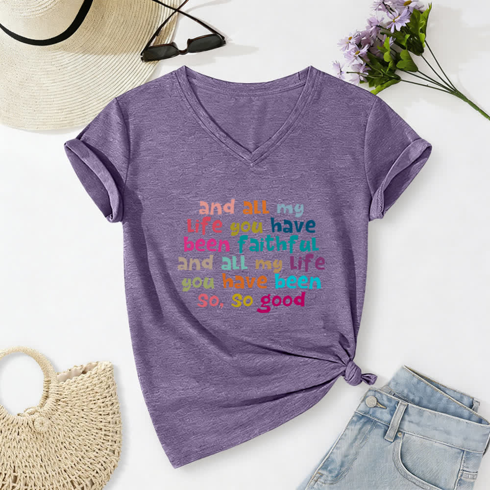 Christianartworkshop Und mein ganzes Leben lang warst du treu – Buntes T-Shirt mit Buchstabenprint und V-Ausschnitt - Lila - 2XL - image 16