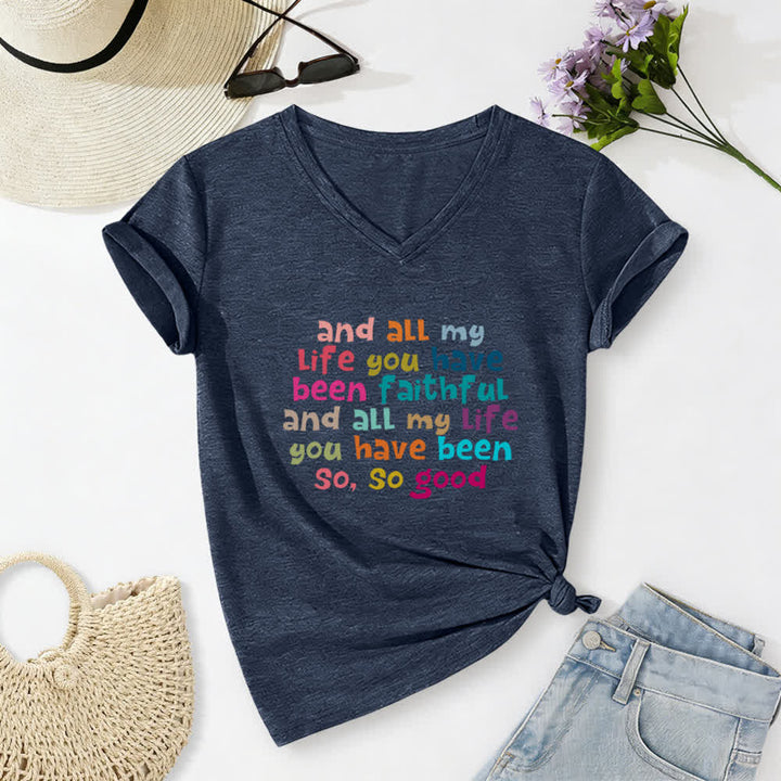 Christianartworkshop Und mein ganzes Leben lang warst du treu – Buntes T-Shirt mit Buchstabenprint und V-Ausschnitt - Marineblau - 2XL - image 8