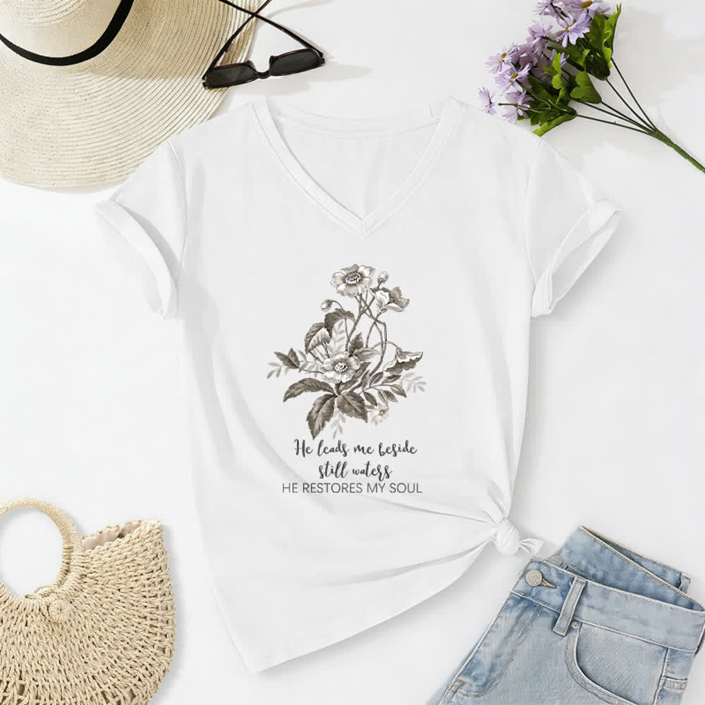 Christianartworkshop Lässiges T-Shirt mit V-Ausschnitt und Blumenmuster „He Leads Me Beside Still Waters“. - Weiß - 2XL - image 4