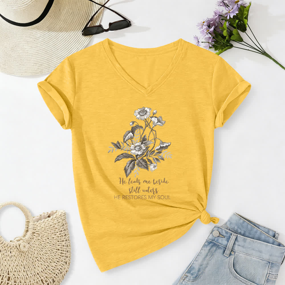 Christianartworkshop Lässiges T-Shirt mit V-Ausschnitt und Blumenmuster „He Leads Me Beside Still Waters“. - Gelb - 2XL - image 0