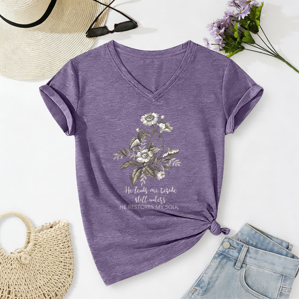 Christianartworkshop Lässiges T-Shirt mit V-Ausschnitt und Blumenmuster „He Leads Me Beside Still Waters“. - Lila - 2XL - image 18