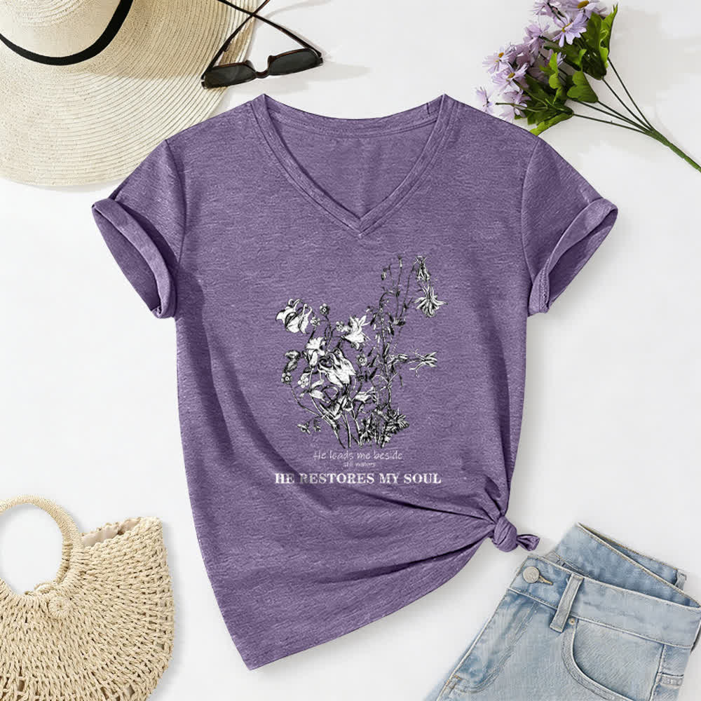 Christianartworkshop Er erquickt meine Seele – Beiges T-Shirt mit Blumenmuster und V-Ausschnitt - Lila - 2XL - image 16