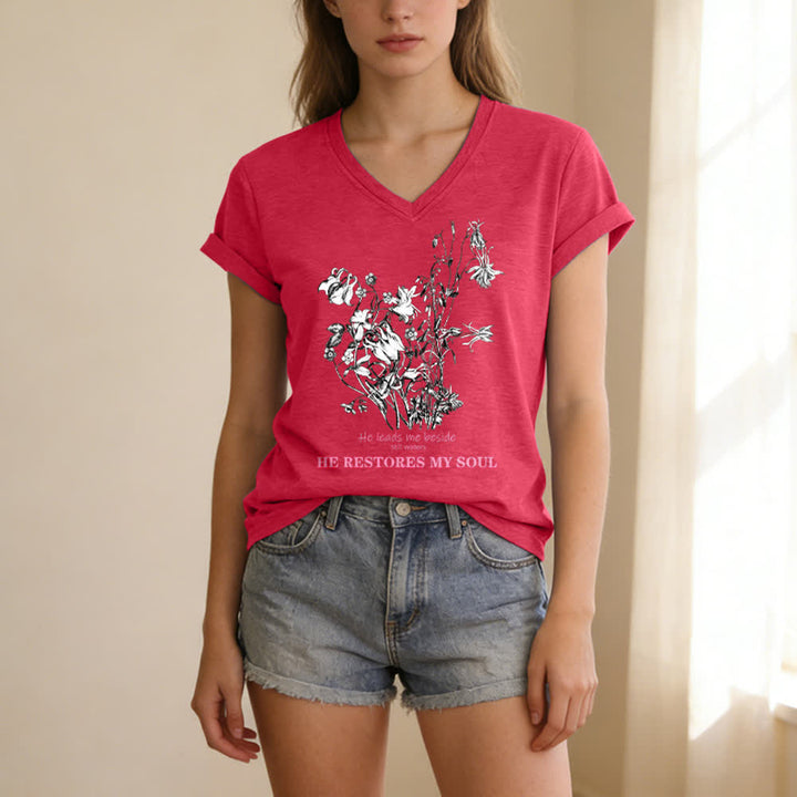 Christianartworkshop Er erquickt meine Seele – Beiges T-Shirt mit Blumenmuster und V-Ausschnitt - Rosa - 2XL - image 15