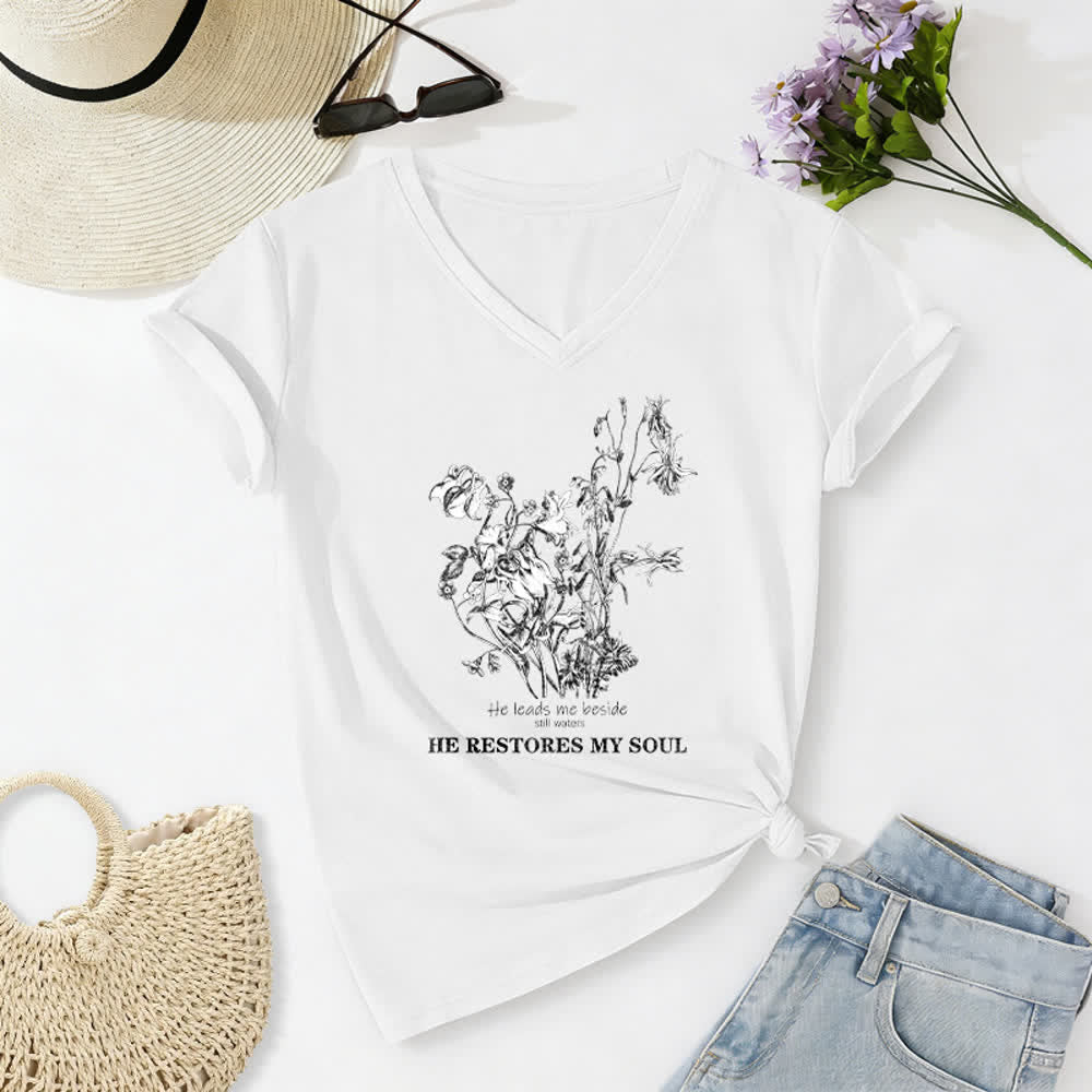 Christianartworkshop Er erquickt meine Seele – Beiges T-Shirt mit Blumenmuster und V-Ausschnitt - Weiß - 2XL - image 2