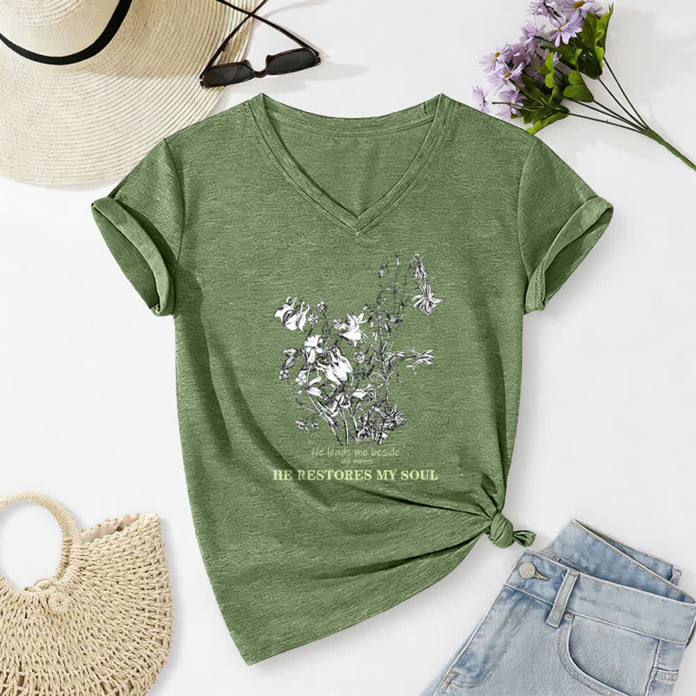 Christianartworkshop Er erquickt meine Seele – Beiges T-Shirt mit Blumenmuster und V-Ausschnitt - Grün - 2XL - image 6