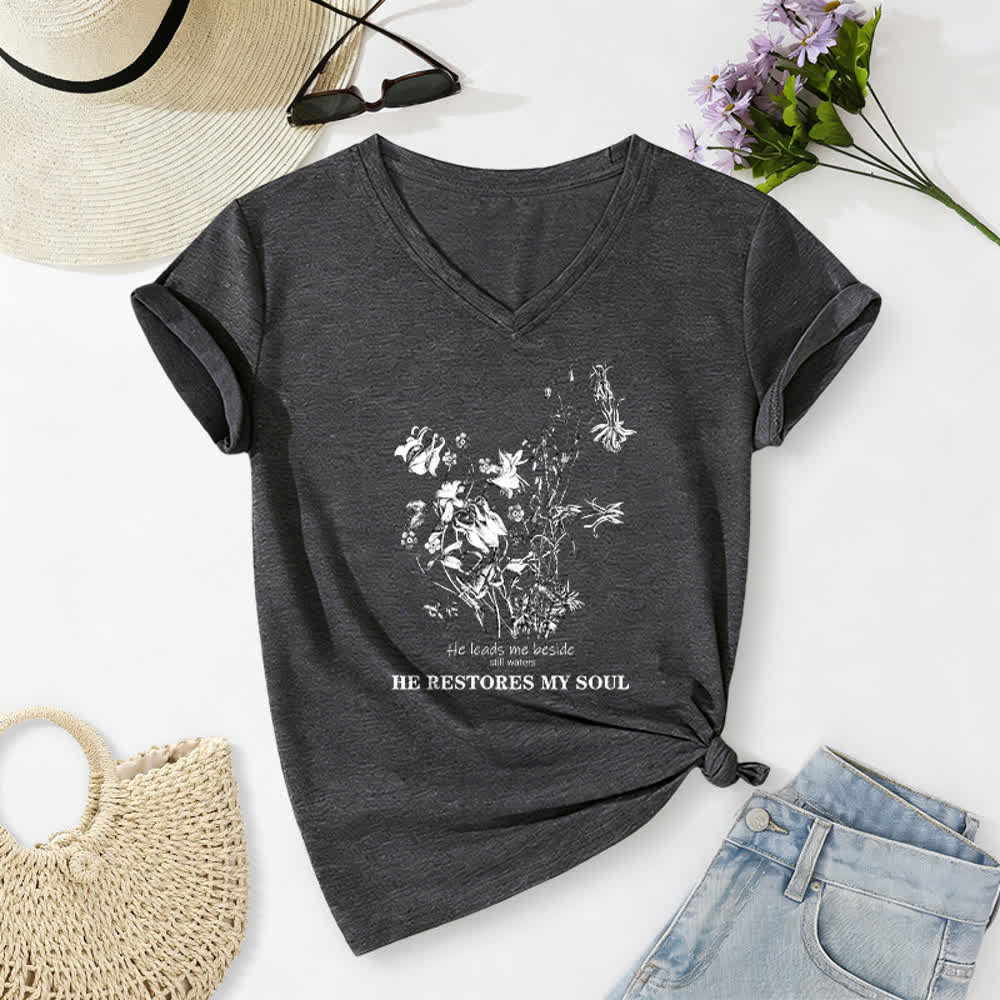 Christianartworkshop Er erquickt meine Seele – Beiges T-Shirt mit Blumenmuster und V-Ausschnitt - Grau - 2XL - image 4
