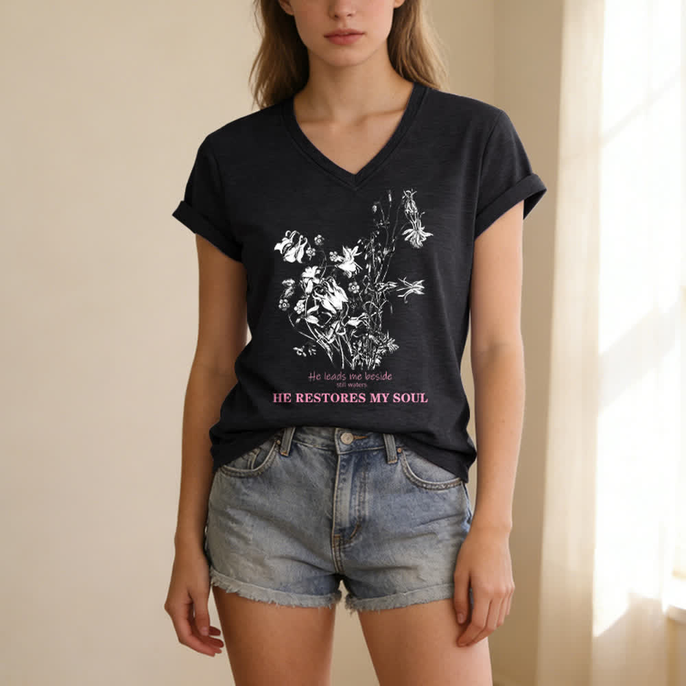 Christianartworkshop Er erquickt meine Seele – Beiges T-Shirt mit Blumenmuster und V-Ausschnitt - image 13