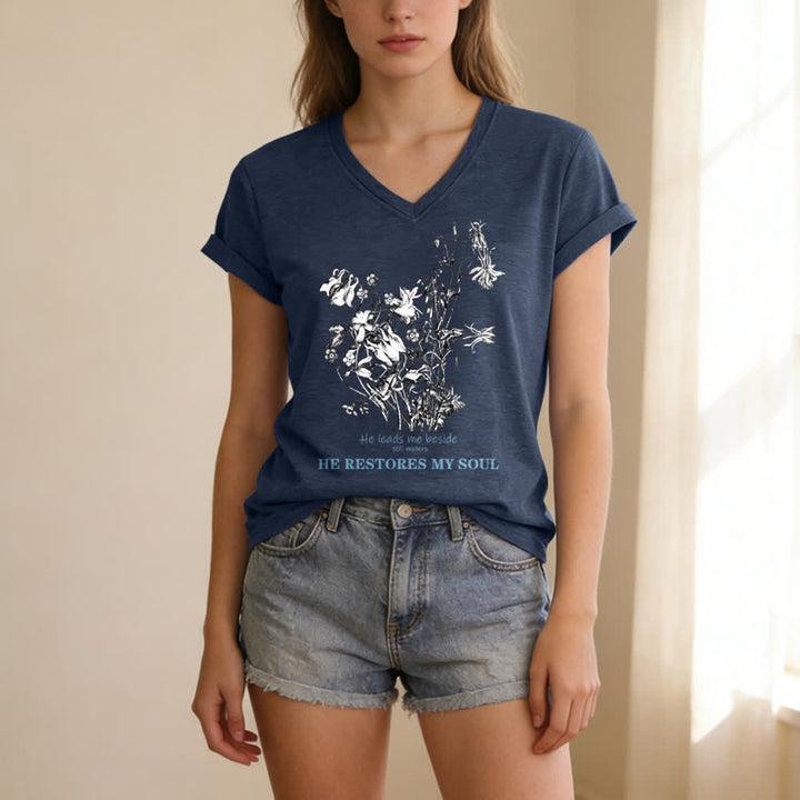 Christianartworkshop Er erquickt meine Seele – Beiges T-Shirt mit Blumenmuster und V-Ausschnitt - image 9