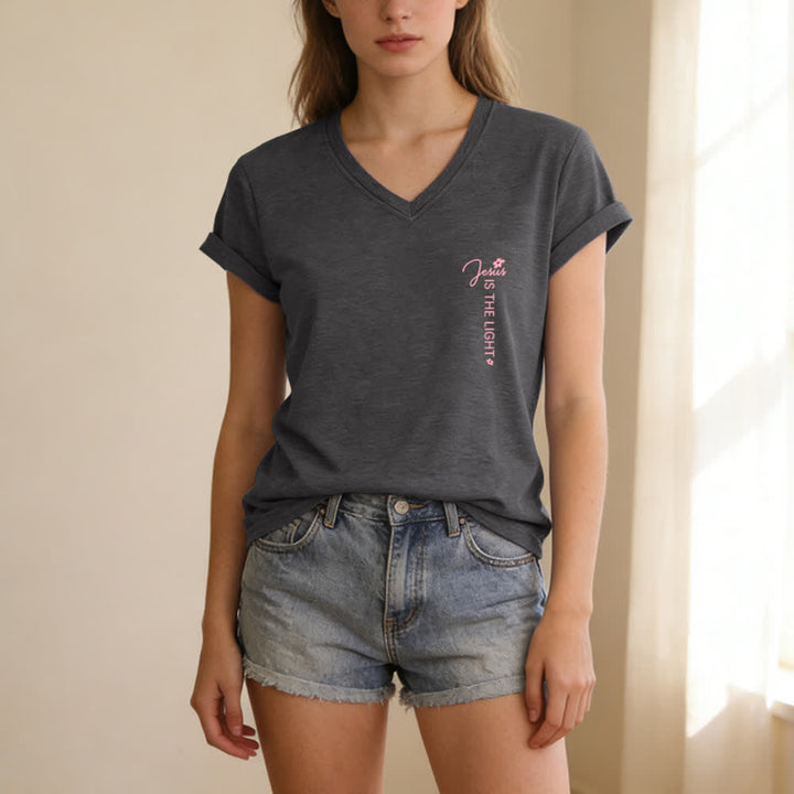 Christianartworkshop Doppelseitiges T-Shirt mit Blumenmuster und V-Ausschnitt: „Jesus ist das Licht – Wandelt im Glauben, nicht im Sehen“. - image 11