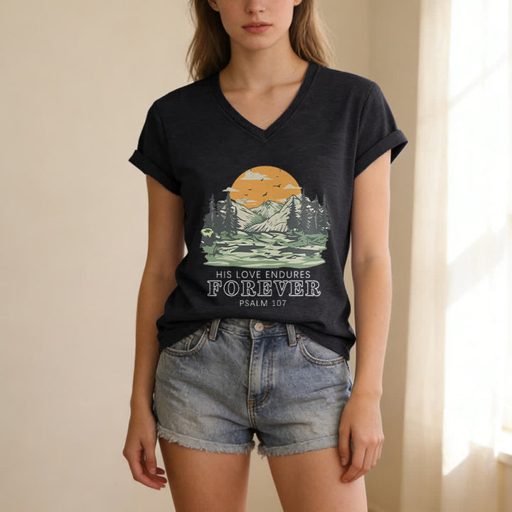 Christianartworkshop Seine Liebe währet ewig – Psalm 107 – Berglandschaft-Print – Lässiges V-Ausschnitt-T-Shirt - image 13