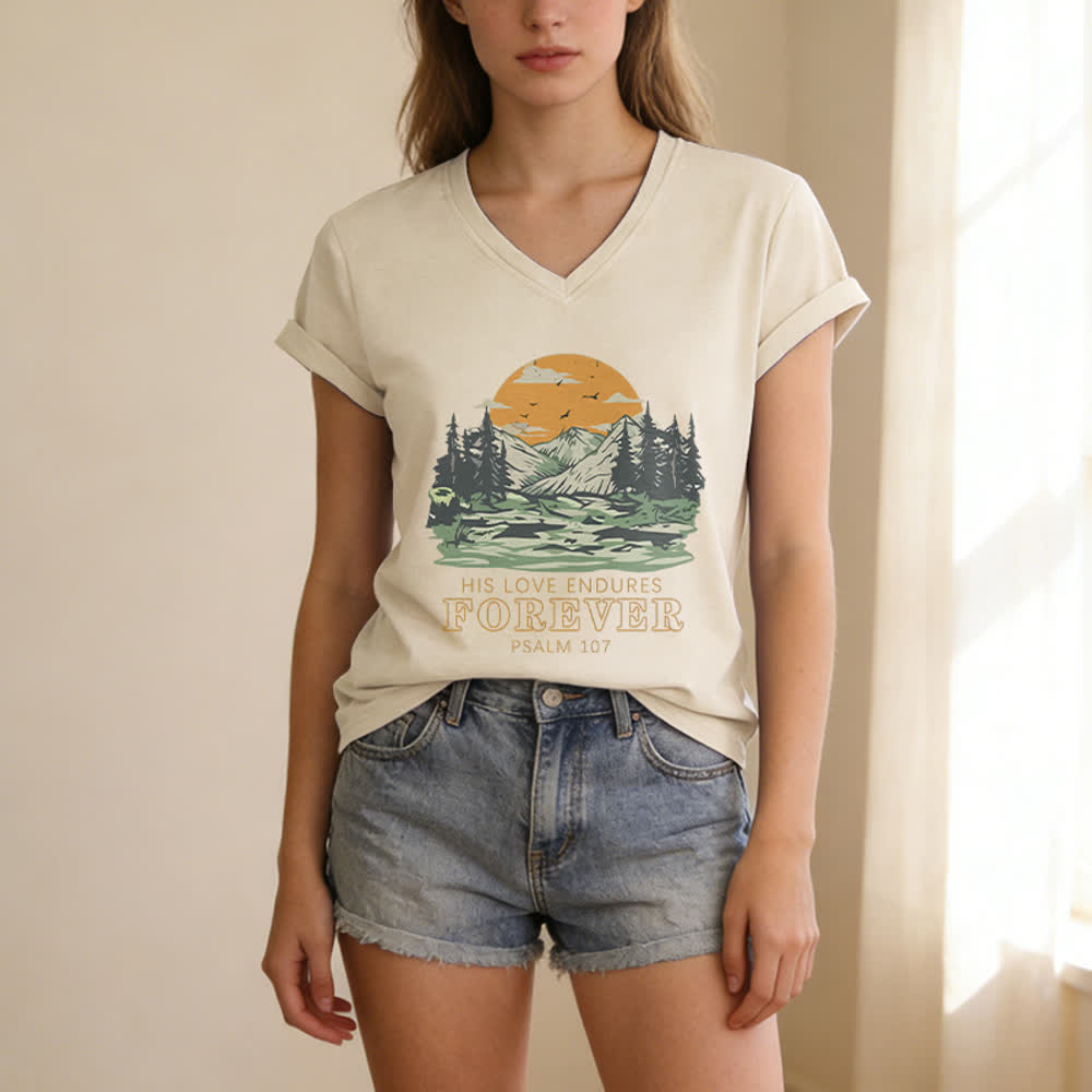 Christianartworkshop Seine Liebe währet ewig – Psalm 107 – Berglandschaft-Print – Lässiges V-Ausschnitt-T-Shirt - image 3