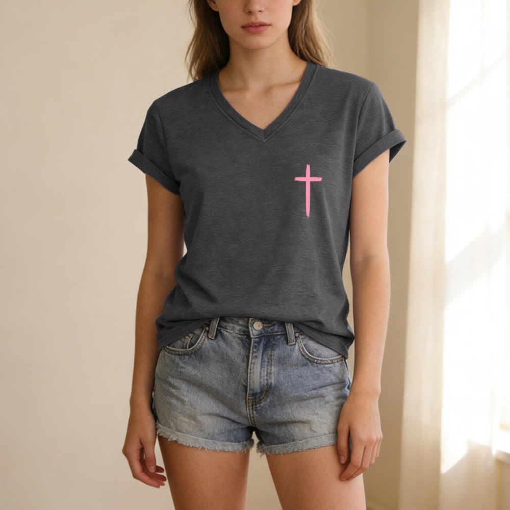 Christianartworkshop Doppelseitiges Kreuz – „Mit Gott ist alles möglich“ (Matthäus 19,26) – Lässiges T-Shirt mit V-Ausschnitt und Buchstabenprint - image 19