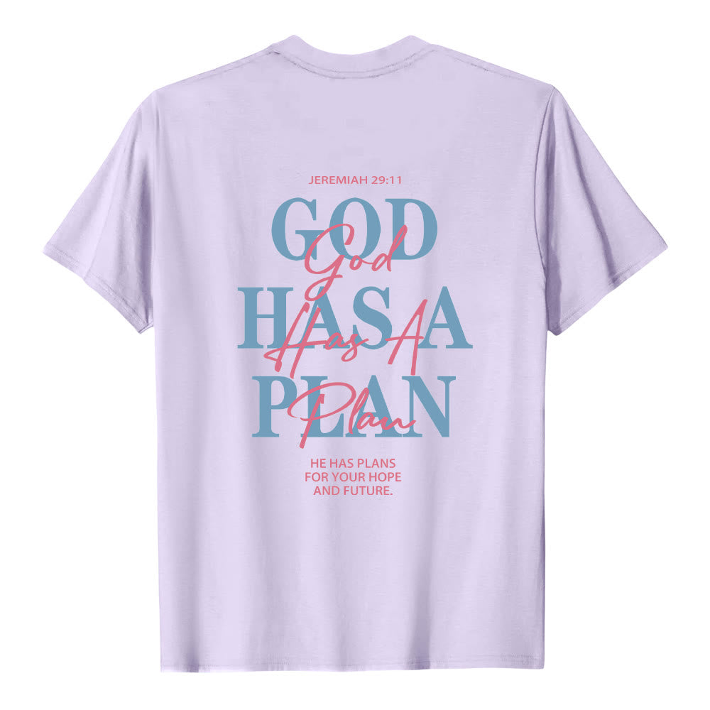 Christianartworkshop Gott hat einen Plan – Klassisches T-Shirt mit doppelseitigem Buchstabendruck - image 25