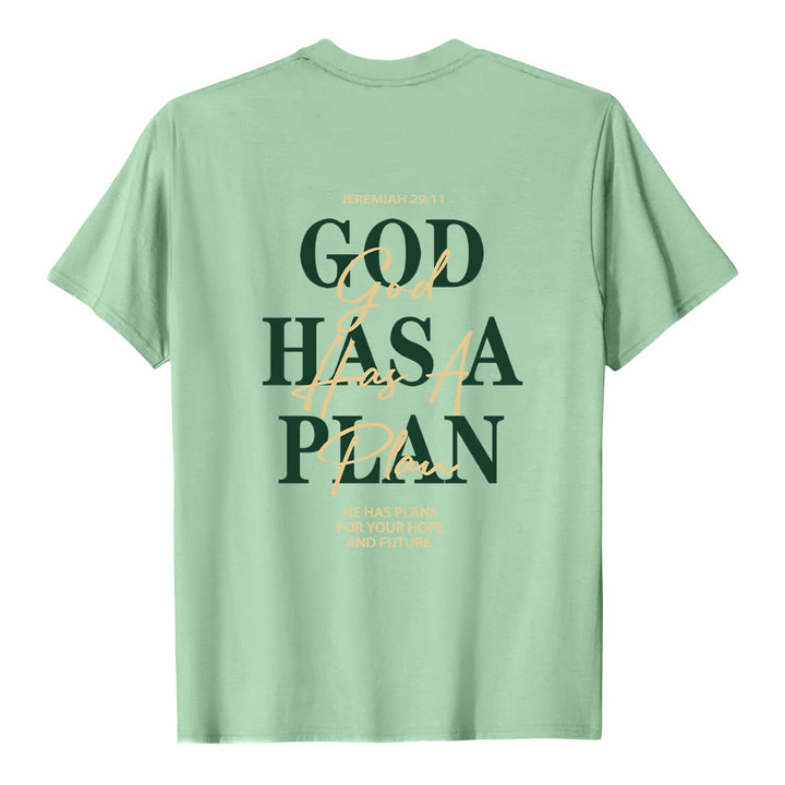 Christianartworkshop Gott hat einen Plan – Klassisches T-Shirt mit doppelseitigem Buchstabendruck - image 4