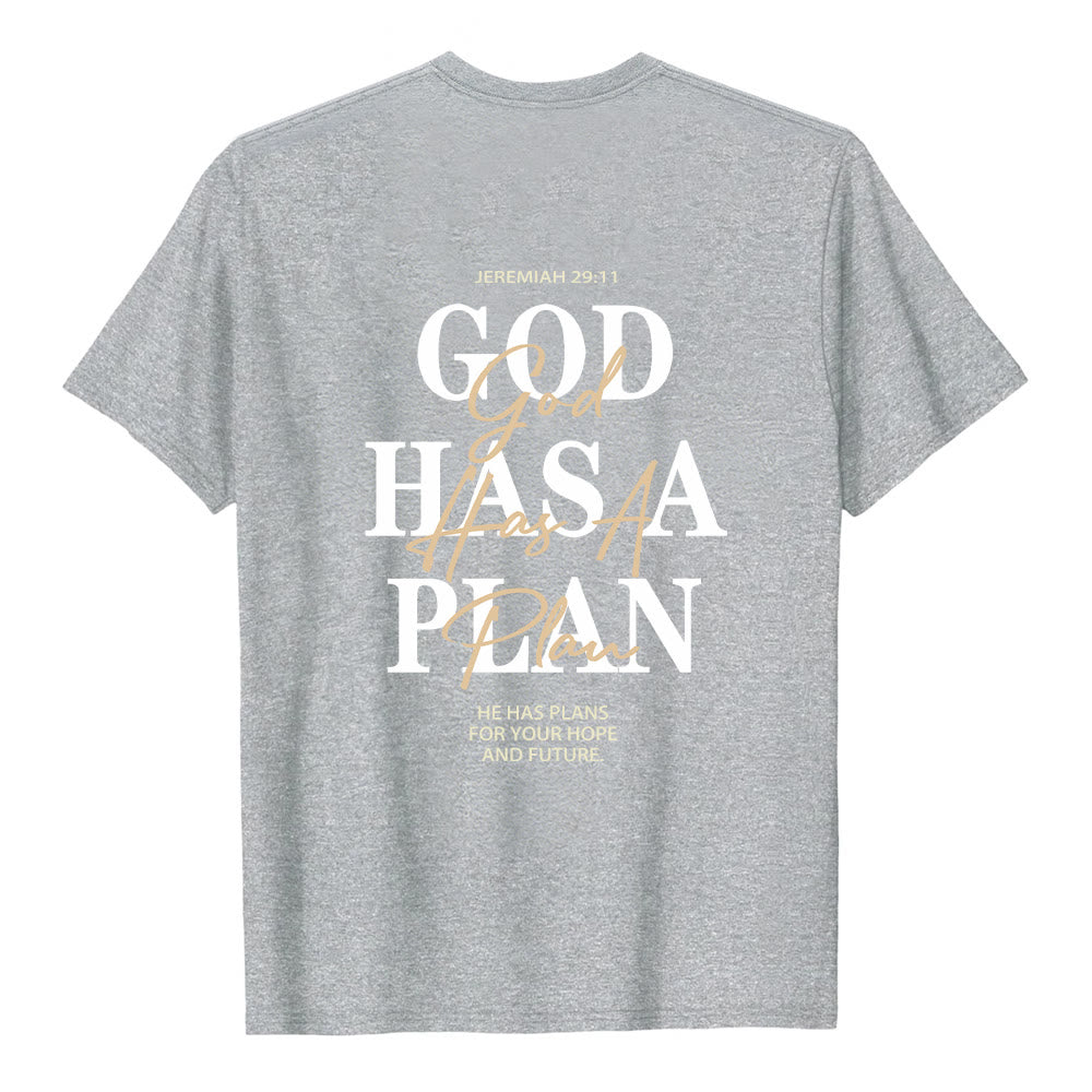 Christianartworkshop Gott hat einen Plan – Klassisches T-Shirt mit doppelseitigem Buchstabendruck - image 13
