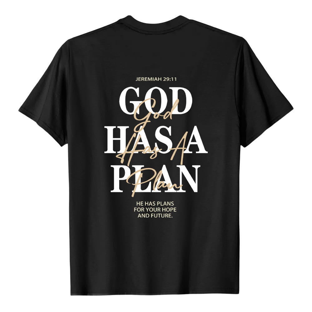 Christianartworkshop Gott hat einen Plan – Klassisches T-Shirt mit doppelseitigem Buchstabendruck - image 19