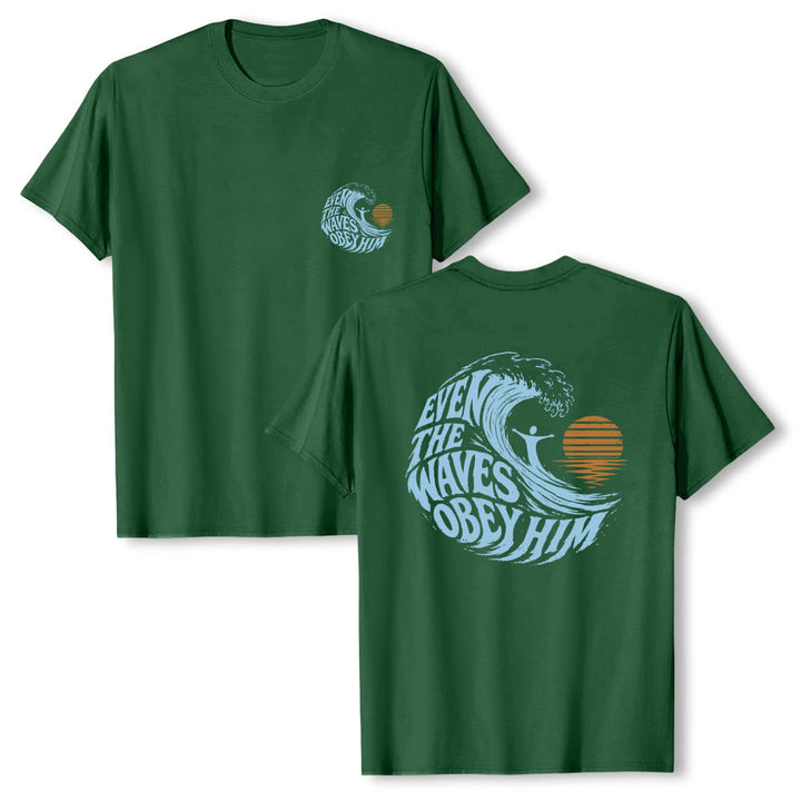 Christianartworkshop Sogar die Wellen gehorchen ihm – Klassisches T-Shirt mit doppelseitigem Wellenmotiv - Dunkelgrün - 2XL - image 15