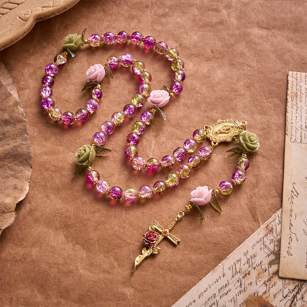 Christianartworkshop Rosenkranz aus rosa und grünen, facettierten Glasperlen mit Crackle-Effekt und Rosenmotiven, Marienkreuz - image 4